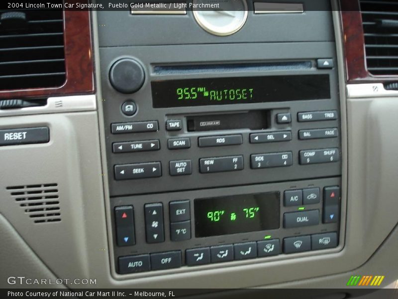 Pueblo Gold Metallic / Light Parchment 2004 Lincoln Town Car Signature