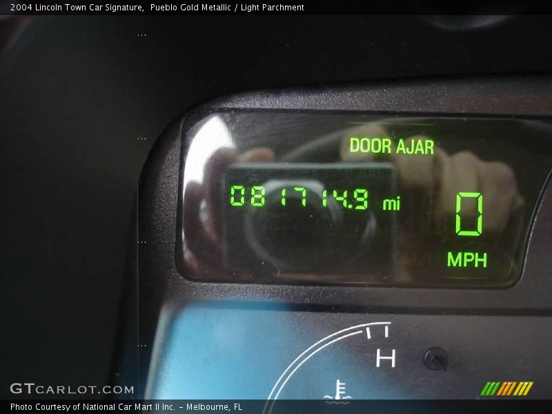 Pueblo Gold Metallic / Light Parchment 2004 Lincoln Town Car Signature