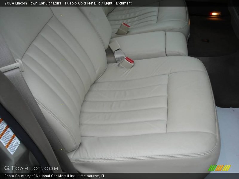 Pueblo Gold Metallic / Light Parchment 2004 Lincoln Town Car Signature