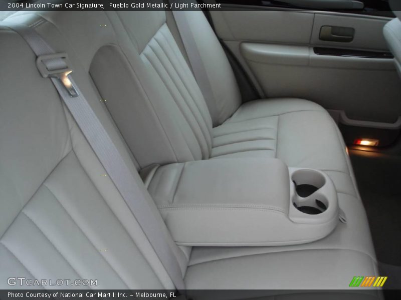 Pueblo Gold Metallic / Light Parchment 2004 Lincoln Town Car Signature