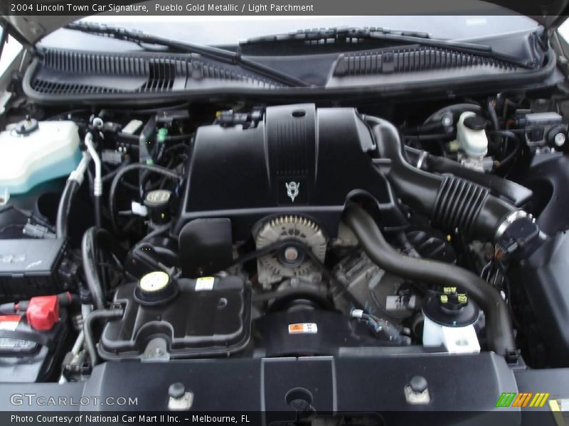 Pueblo Gold Metallic / Light Parchment 2004 Lincoln Town Car Signature