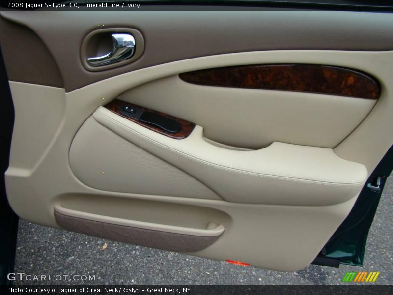 Emerald Fire / Ivory 2008 Jaguar S-Type 3.0