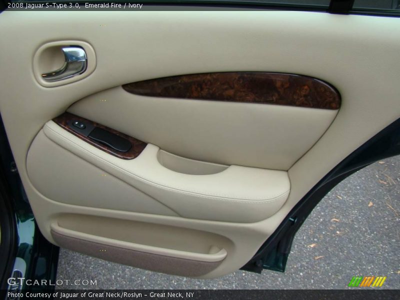 Emerald Fire / Ivory 2008 Jaguar S-Type 3.0