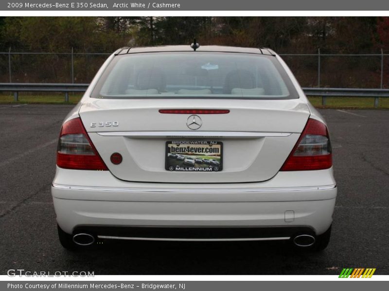 Arctic White / Cashmere 2009 Mercedes-Benz E 350 Sedan