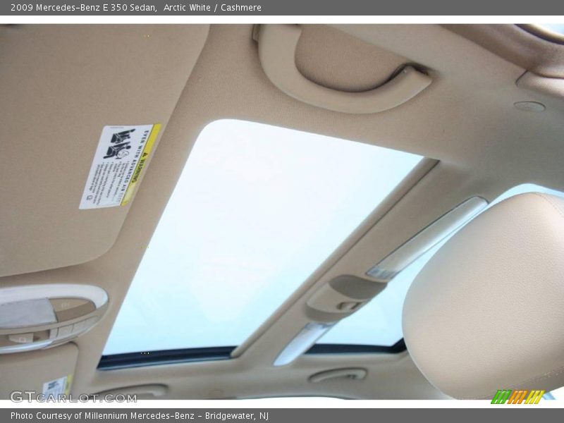 Arctic White / Cashmere 2009 Mercedes-Benz E 350 Sedan
