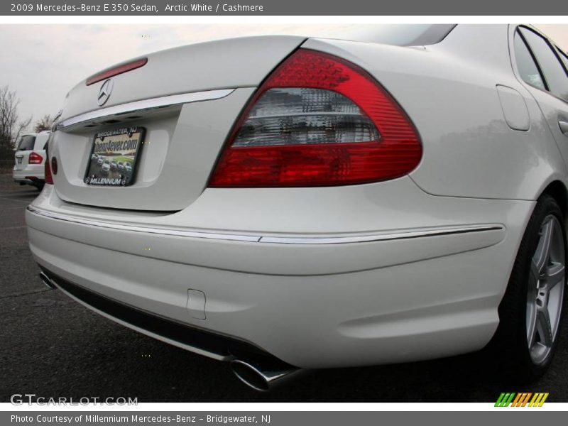 Arctic White / Cashmere 2009 Mercedes-Benz E 350 Sedan