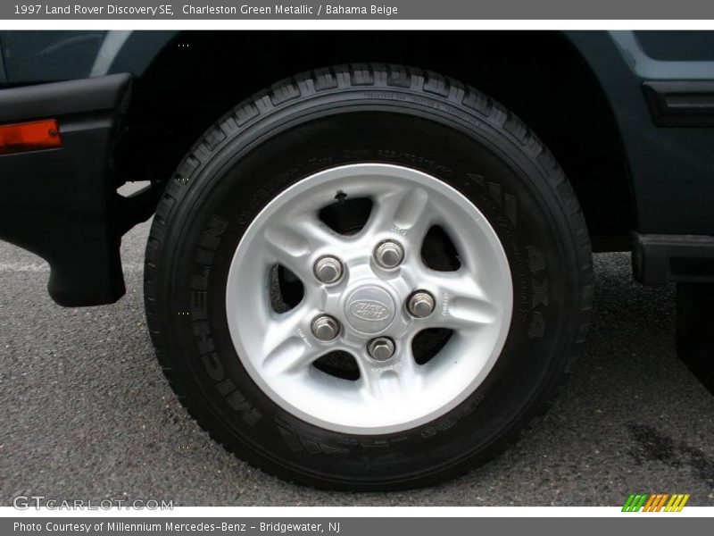 Charleston Green Metallic / Bahama Beige 1997 Land Rover Discovery SE