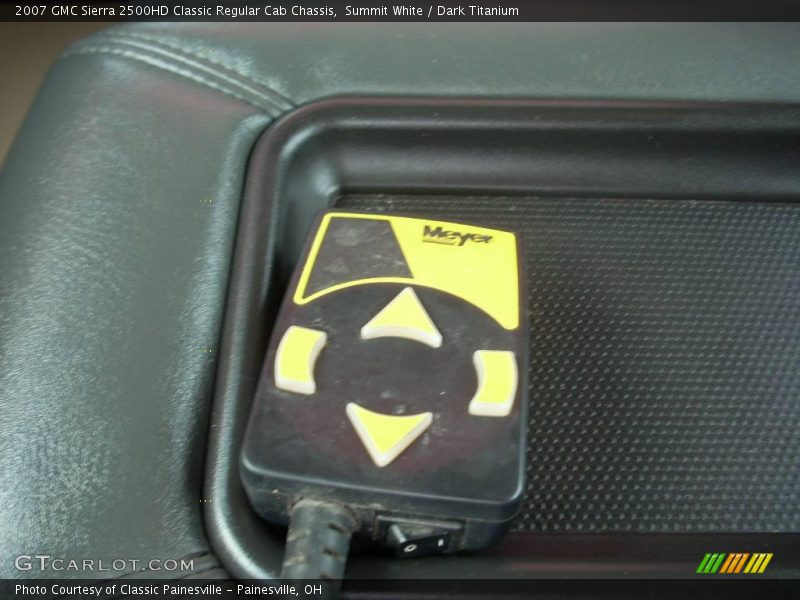 Summit White / Dark Titanium 2007 GMC Sierra 2500HD Classic Regular Cab Chassis