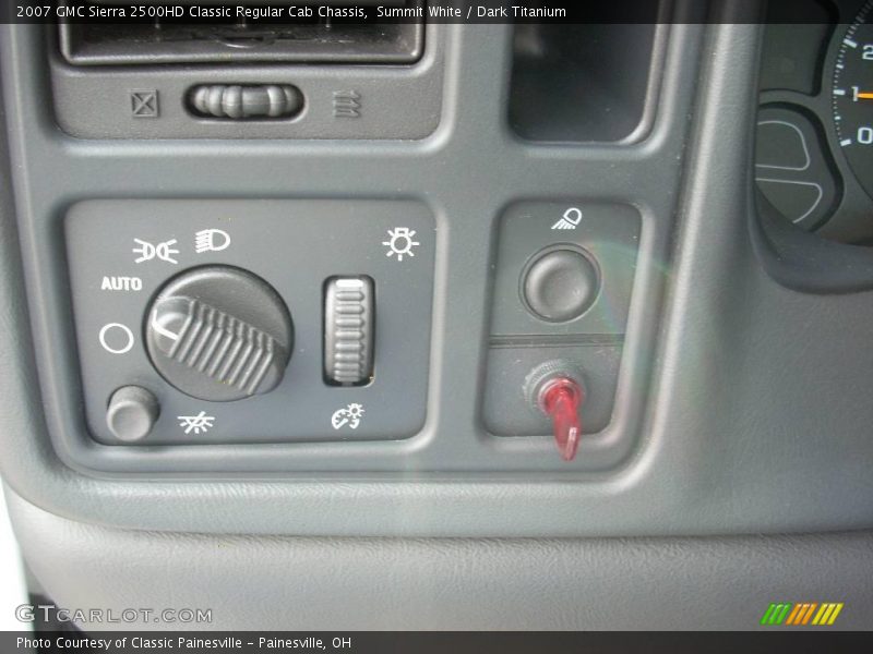 Summit White / Dark Titanium 2007 GMC Sierra 2500HD Classic Regular Cab Chassis