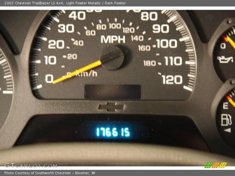 Light Pewter Metallic / Dark Pewter 2002 Chevrolet TrailBlazer LS 4x4