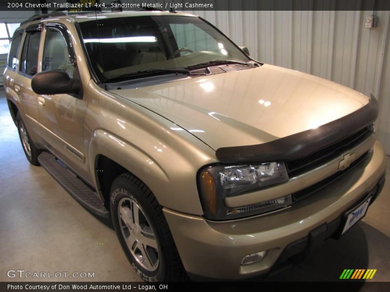 Sandstone Metallic / Light Cashmere 2004 Chevrolet TrailBlazer LT 4x4