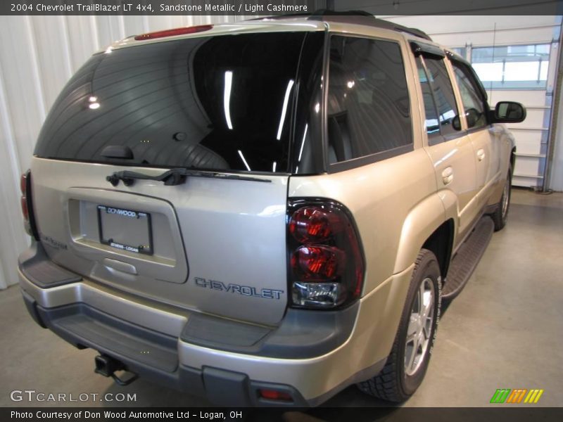 Sandstone Metallic / Light Cashmere 2004 Chevrolet TrailBlazer LT 4x4