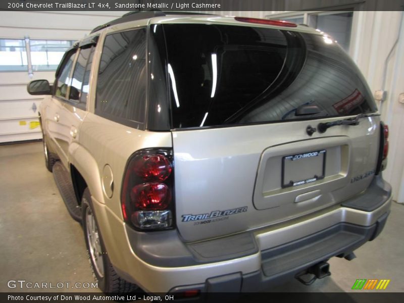 Sandstone Metallic / Light Cashmere 2004 Chevrolet TrailBlazer LT 4x4