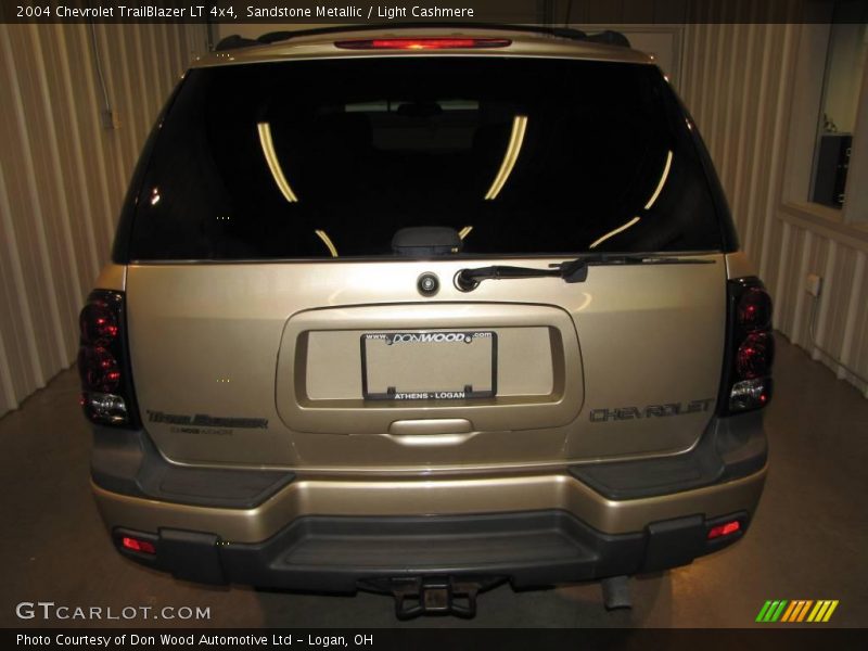 Sandstone Metallic / Light Cashmere 2004 Chevrolet TrailBlazer LT 4x4