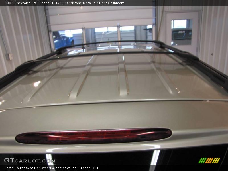 Sandstone Metallic / Light Cashmere 2004 Chevrolet TrailBlazer LT 4x4