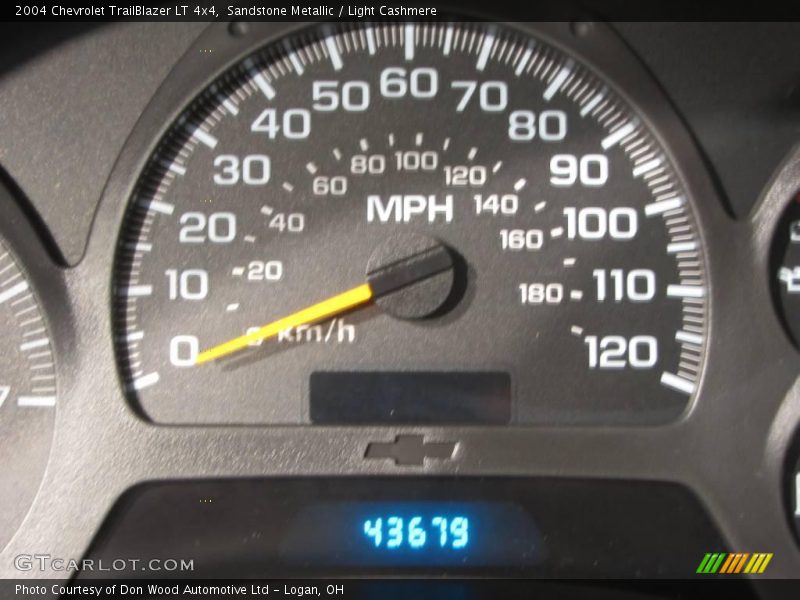 Sandstone Metallic / Light Cashmere 2004 Chevrolet TrailBlazer LT 4x4