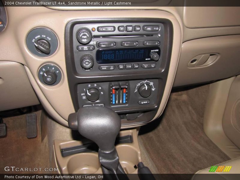 Sandstone Metallic / Light Cashmere 2004 Chevrolet TrailBlazer LT 4x4
