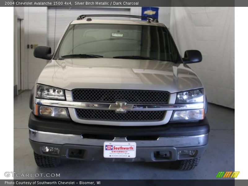 Silver Birch Metallic / Dark Charcoal 2004 Chevrolet Avalanche 1500 4x4