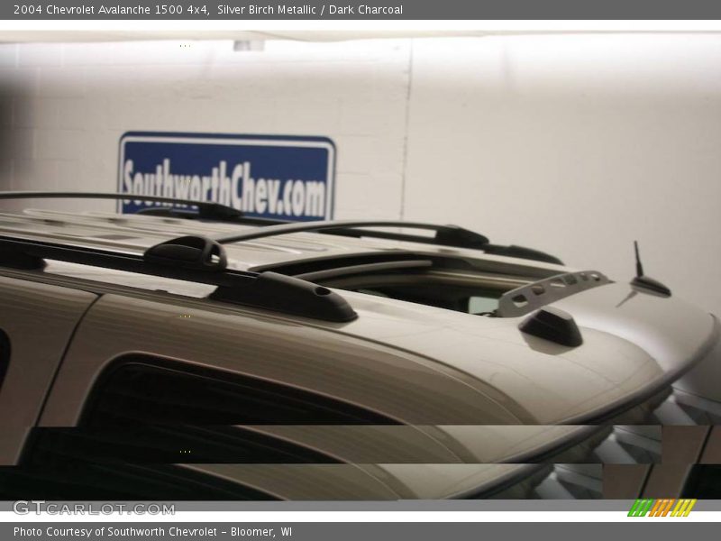 Silver Birch Metallic / Dark Charcoal 2004 Chevrolet Avalanche 1500 4x4