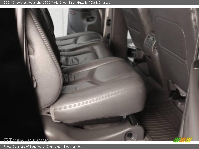 Silver Birch Metallic / Dark Charcoal 2004 Chevrolet Avalanche 1500 4x4