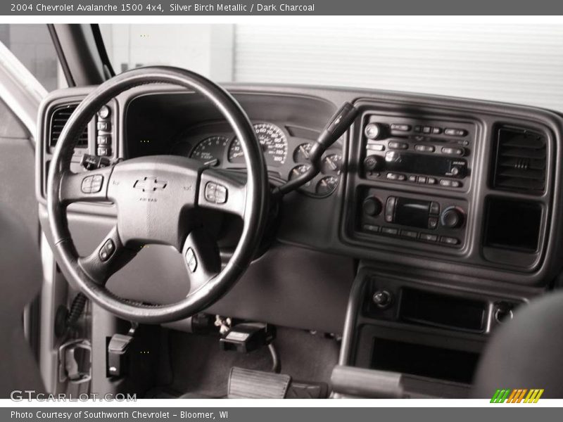 Silver Birch Metallic / Dark Charcoal 2004 Chevrolet Avalanche 1500 4x4