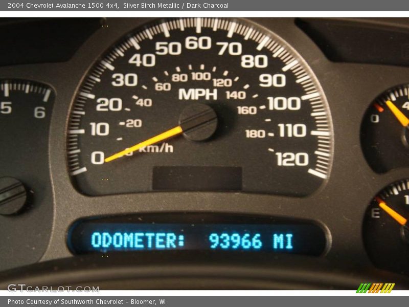 Silver Birch Metallic / Dark Charcoal 2004 Chevrolet Avalanche 1500 4x4