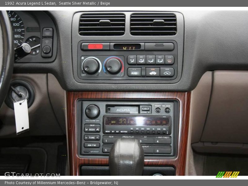 Seattle Silver Metallic / Beige 1992 Acura Legend L Sedan