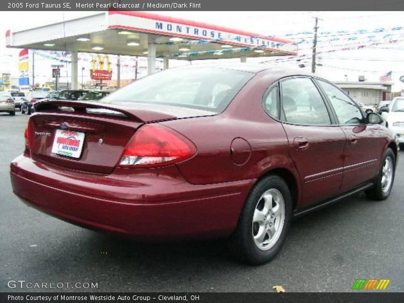 Merlot Pearl Clearcoat / Medium/Dark Flint 2005 Ford Taurus SE