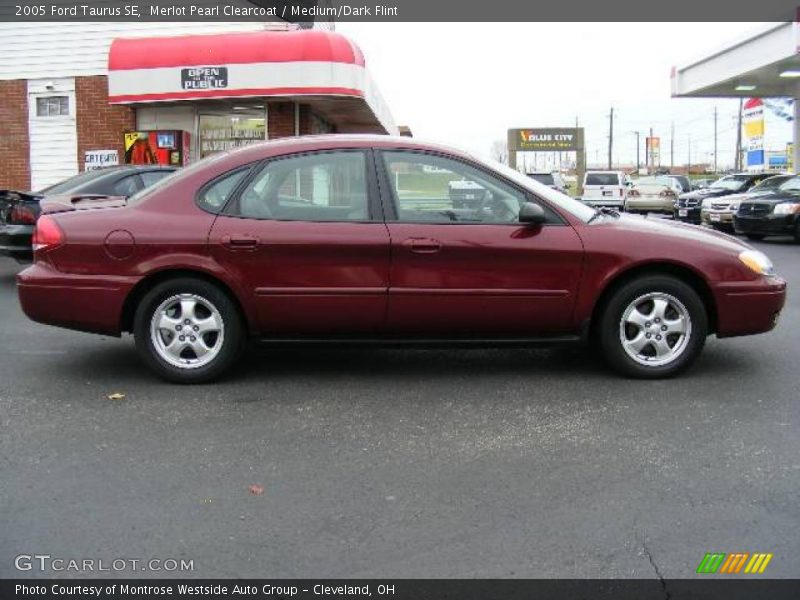 Merlot Pearl Clearcoat / Medium/Dark Flint 2005 Ford Taurus SE