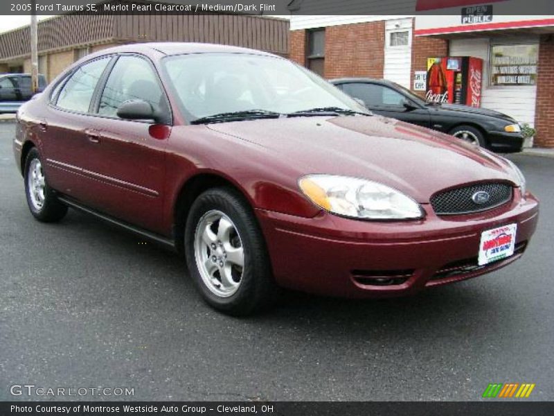 Merlot Pearl Clearcoat / Medium/Dark Flint 2005 Ford Taurus SE