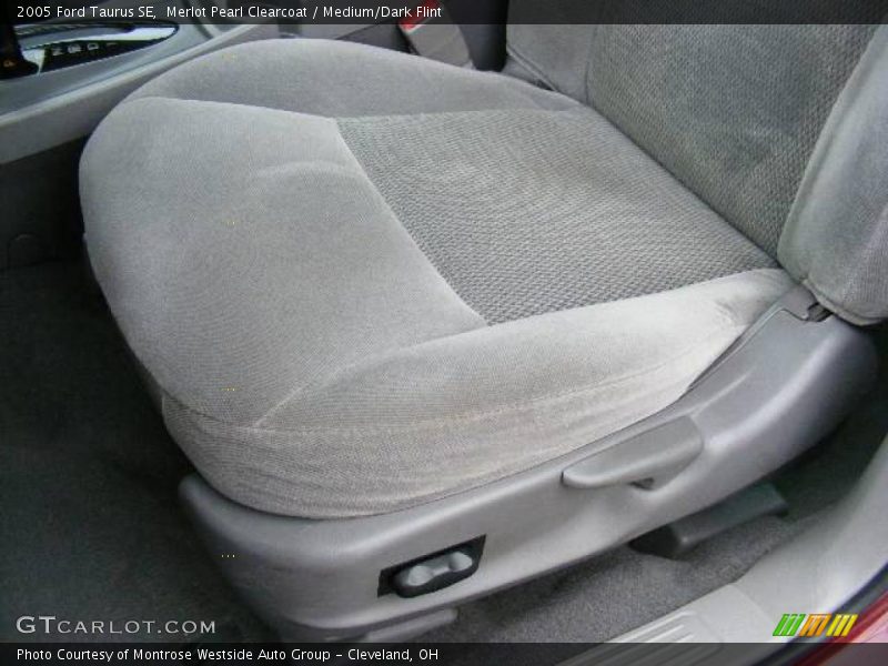 Merlot Pearl Clearcoat / Medium/Dark Flint 2005 Ford Taurus SE