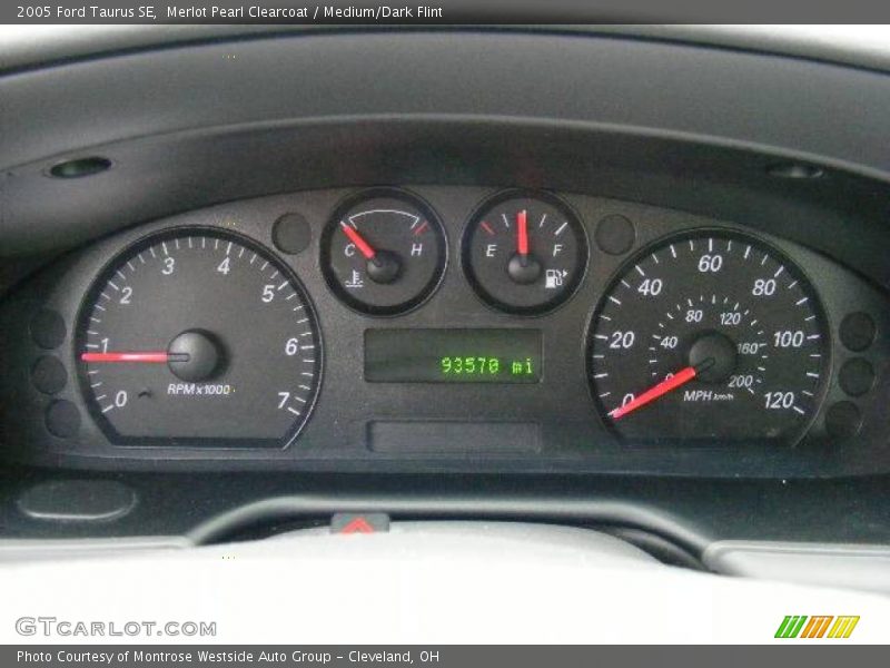 Merlot Pearl Clearcoat / Medium/Dark Flint 2005 Ford Taurus SE
