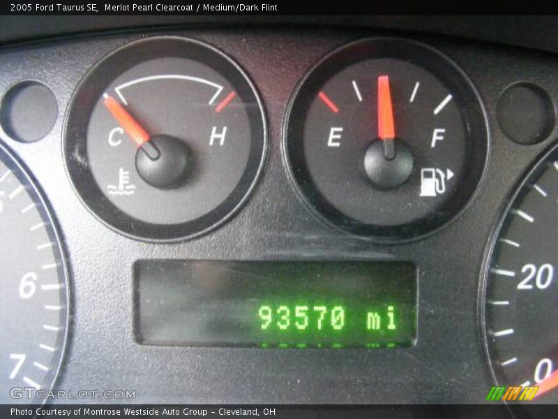 Merlot Pearl Clearcoat / Medium/Dark Flint 2005 Ford Taurus SE