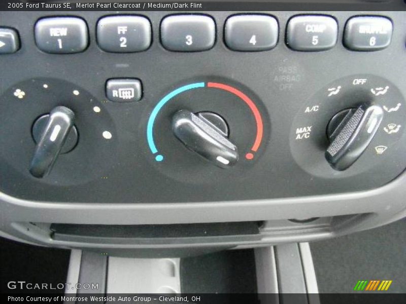 Merlot Pearl Clearcoat / Medium/Dark Flint 2005 Ford Taurus SE