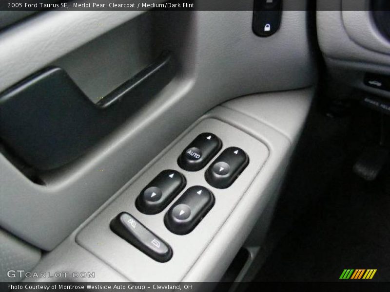 Merlot Pearl Clearcoat / Medium/Dark Flint 2005 Ford Taurus SE