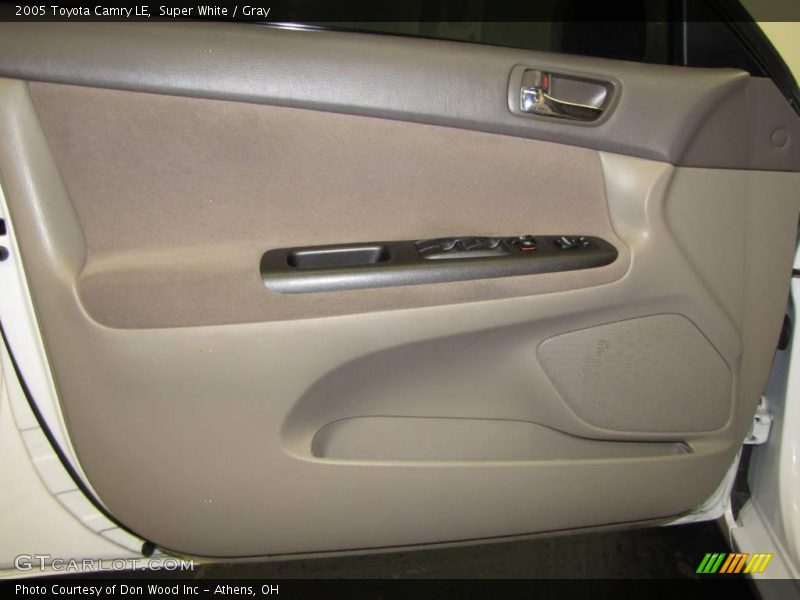 Super White / Gray 2005 Toyota Camry LE