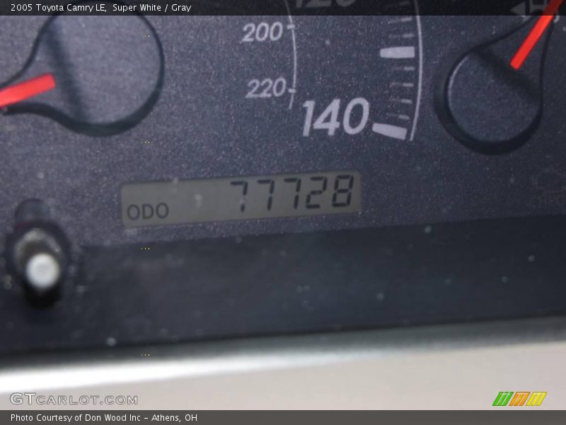 Super White / Gray 2005 Toyota Camry LE