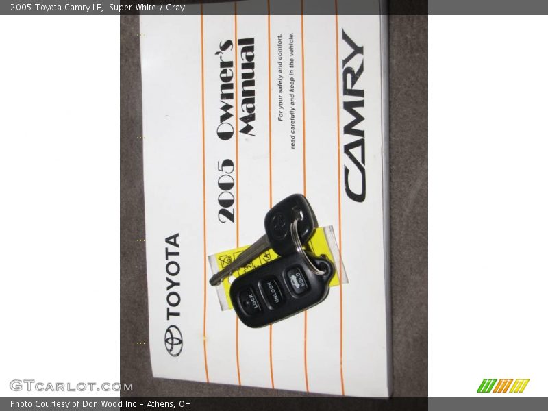 Super White / Gray 2005 Toyota Camry LE