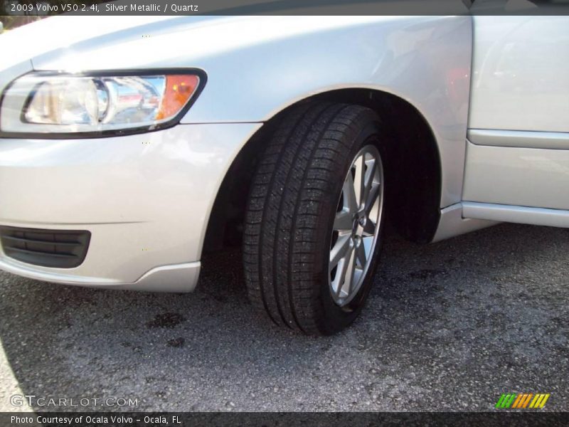 Silver Metallic / Quartz 2009 Volvo V50 2.4i