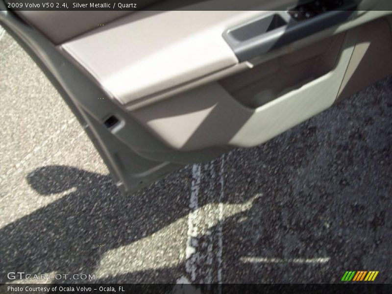 Silver Metallic / Quartz 2009 Volvo V50 2.4i