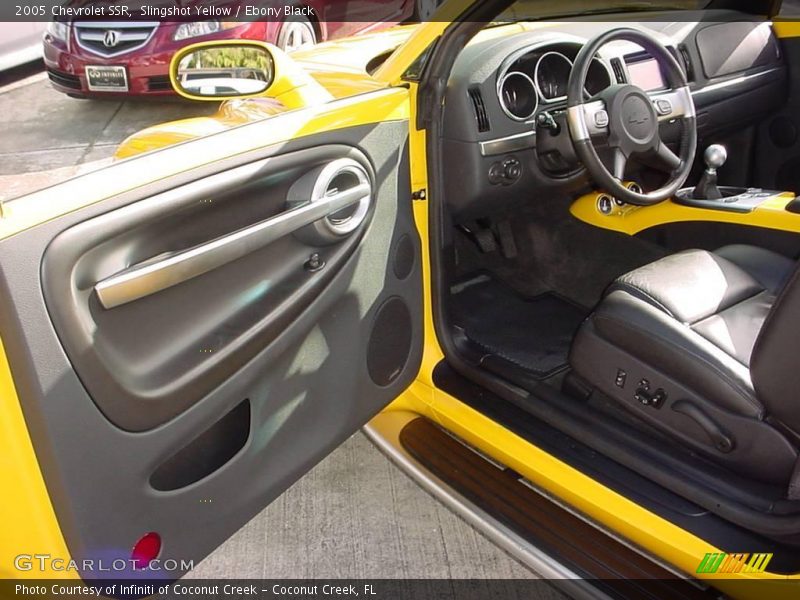 Slingshot Yellow / Ebony Black 2005 Chevrolet SSR