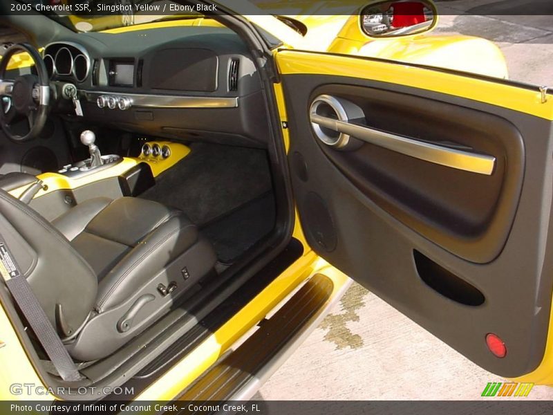 Slingshot Yellow / Ebony Black 2005 Chevrolet SSR