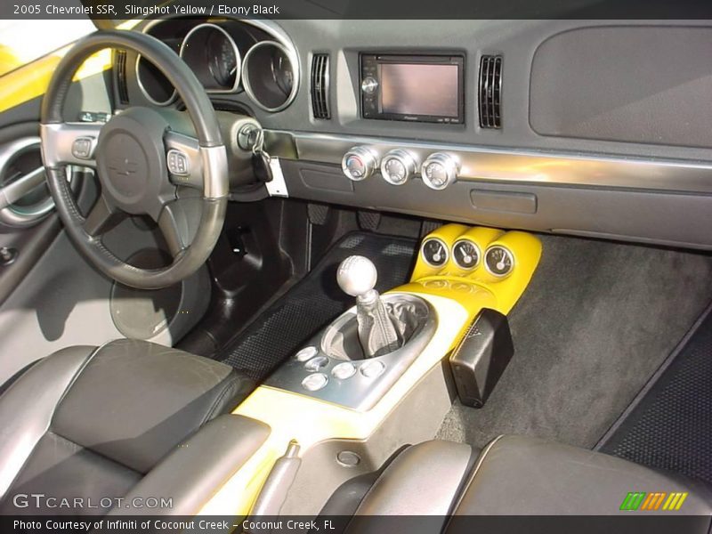 Slingshot Yellow / Ebony Black 2005 Chevrolet SSR