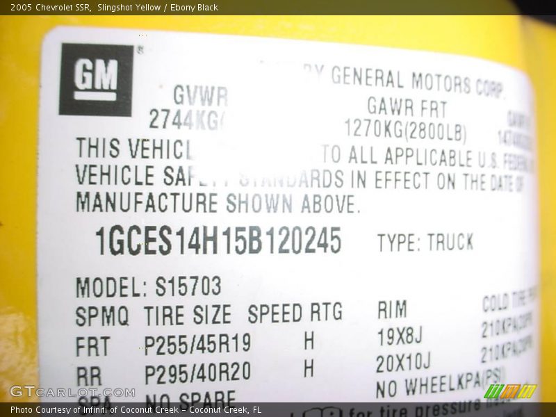 Slingshot Yellow / Ebony Black 2005 Chevrolet SSR