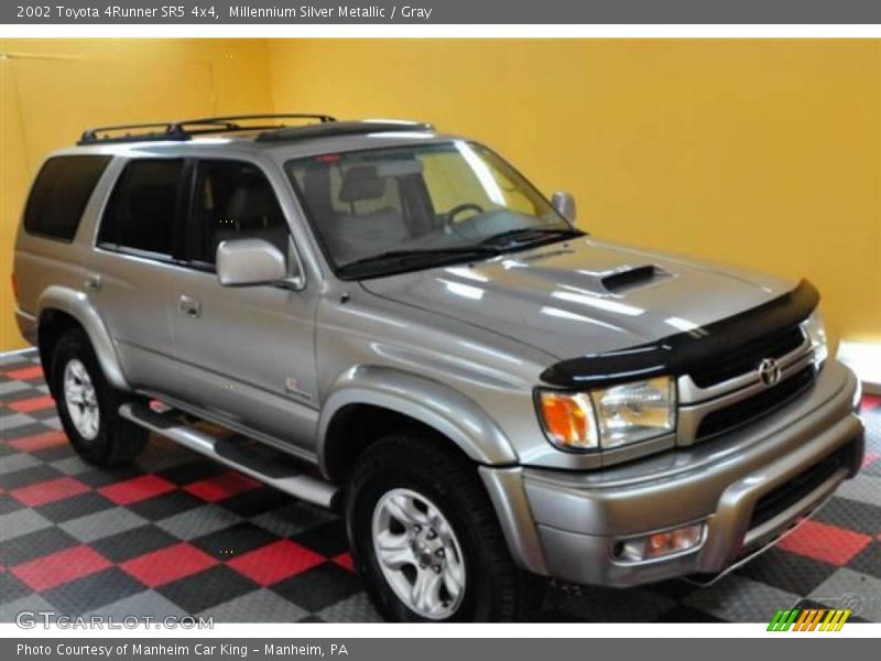 Millennium Silver Metallic / Gray 2002 Toyota 4Runner SR5 4x4