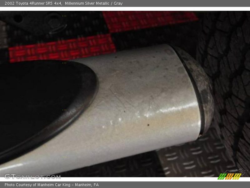 Millennium Silver Metallic / Gray 2002 Toyota 4Runner SR5 4x4