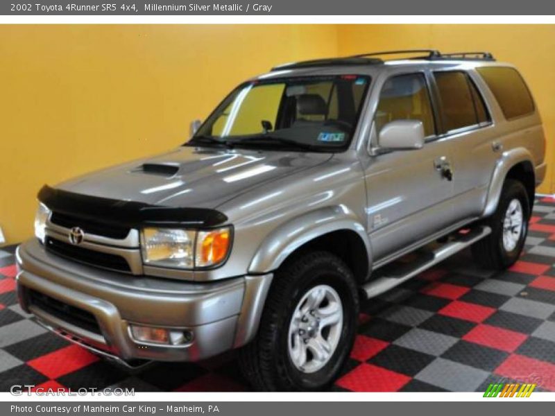 Millennium Silver Metallic / Gray 2002 Toyota 4Runner SR5 4x4