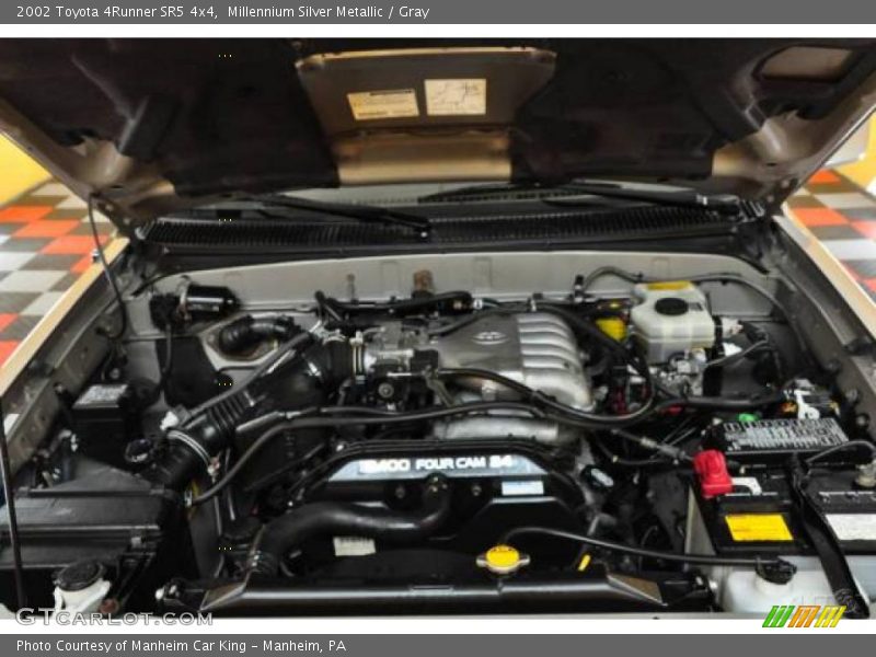 Millennium Silver Metallic / Gray 2002 Toyota 4Runner SR5 4x4