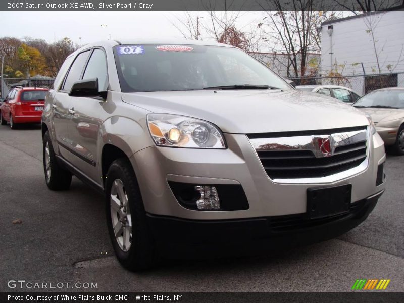 Silver Pearl / Gray 2007 Saturn Outlook XE AWD