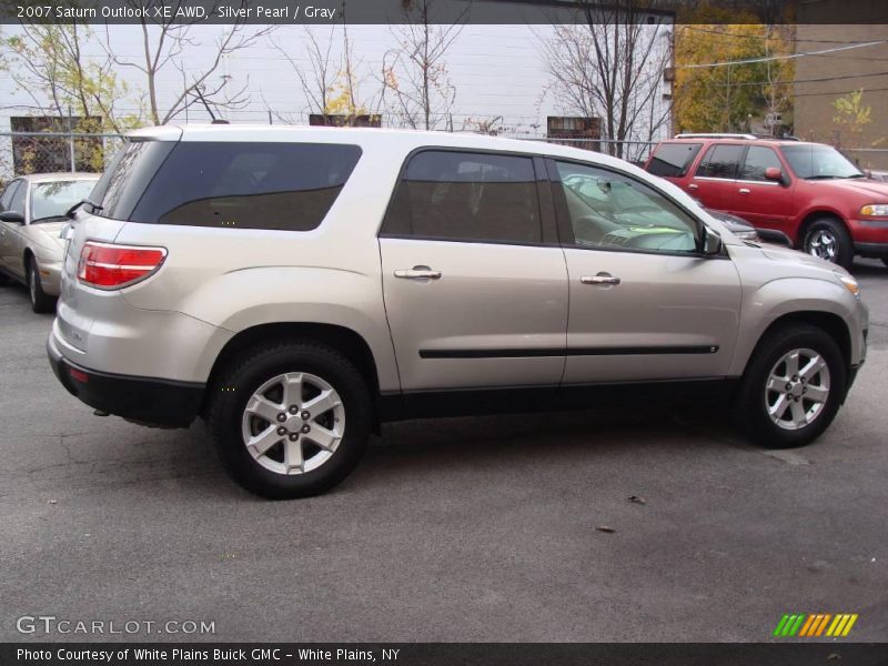 Silver Pearl / Gray 2007 Saturn Outlook XE AWD